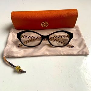 Selling Tory Burch glasses and case. Good used condition.